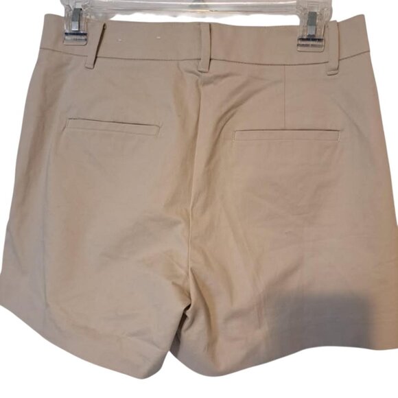 Ann Taylor Mid Rise the City Short - Picture 2 of 2